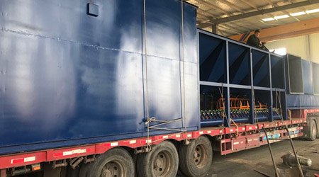 發(fā)往平度的2620噴砂房裝車發(fā)貨