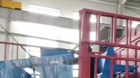 啟東客戶的Q3210履帶式拋丸機(jī)發(fā)貨